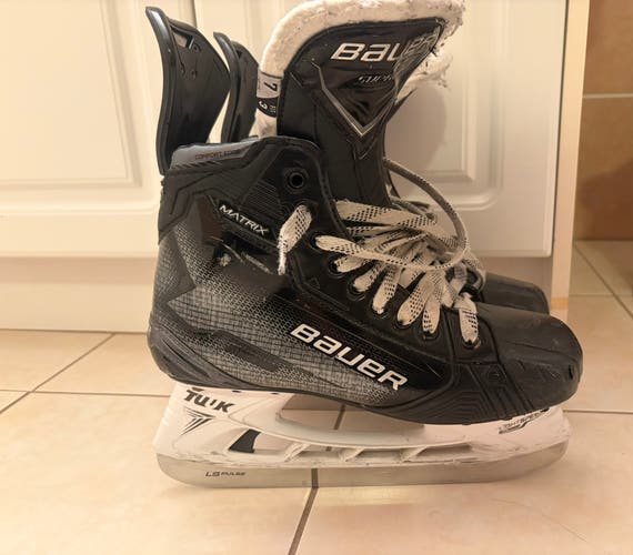 Bauer Supreme Matrix Senior Hockey Skates Size 7 Fit 3