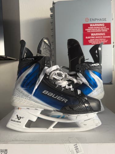 Blue 2025 Bauer Vapor Flylite Hockey Skates Pro Stock 7 (Used)