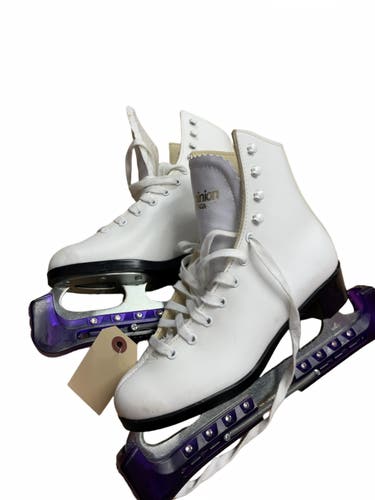 Dominion Figure Skates Size 4 Purple Guards