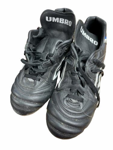 Umbro Soccer Cleats Size 7 Black/White