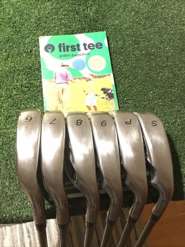 Taylormade Ladies R7 Irons Set (6-PW-SW) REAX 55 Graphite Shafts