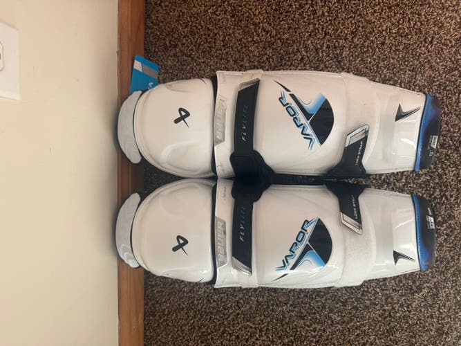 Intermediate Bauer Vapor Hyperlite 13" Shin Pads (New)
