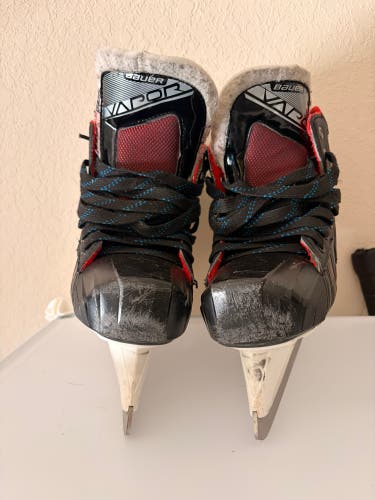 Black Bauer Hockey Skates Regular Width Size 4.5 (Used)