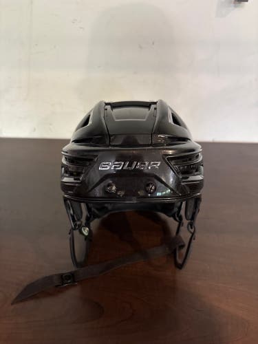 Medium Bauer Re-Akt 150 Helmet (Used)