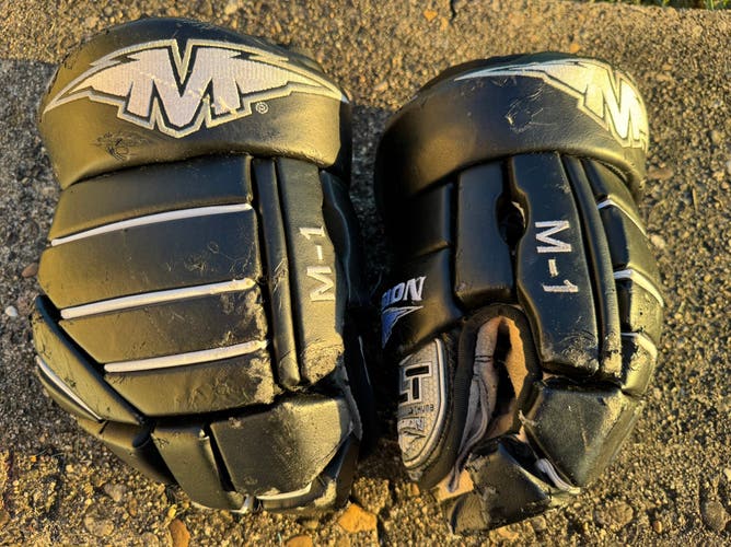 Mission M1 Gloves Ice roller ball hockey