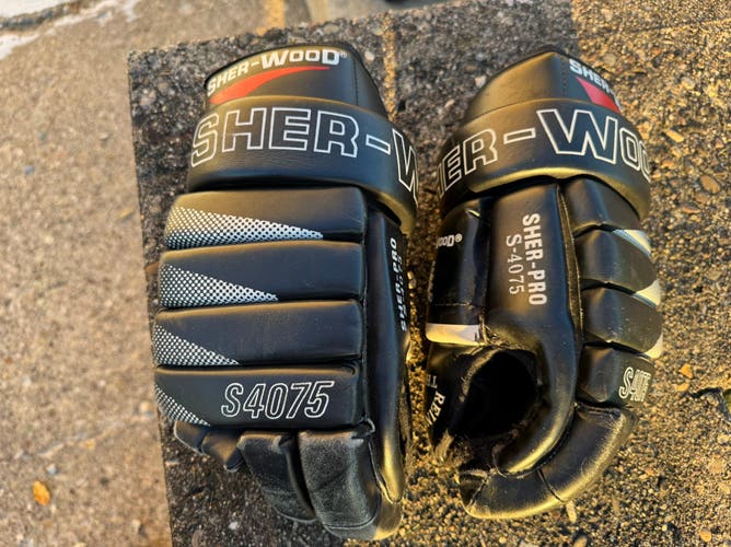 Sher-Wood Hockey Gloves