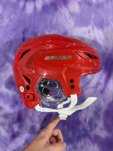 Red Medium/Large Bauer Hyperlite 2 Helmet (Used)