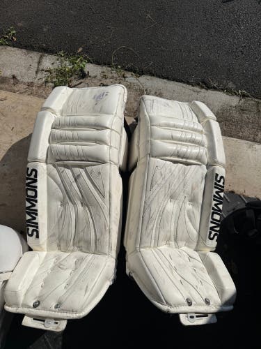 32" Simmons UL6 Goalie Leg Pads (Used)