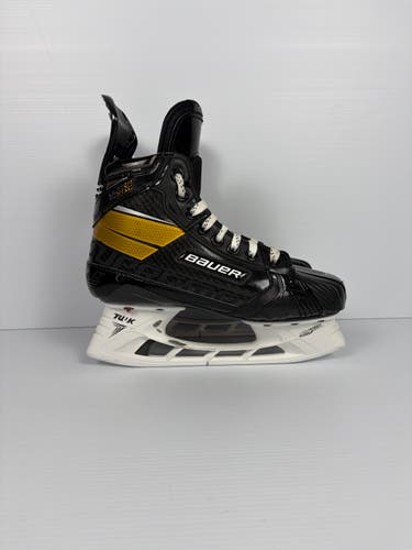 Like New Size 4 Fit 2 Intermediate Bauer Supreme Ultrasonic Pro Stock Hockey Skates