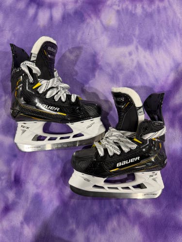 Junior Bauer Supreme M5 Pro Hockey Skates Regular Width Size 1 (New)