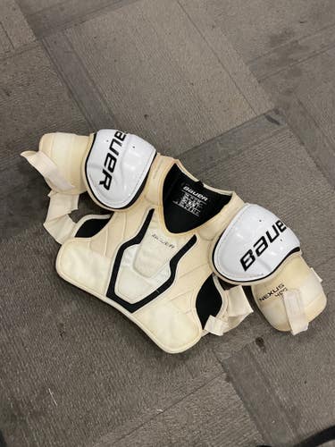 Used Bauer NEXUS Senior Shoulder Pads MD 11614-S000244519