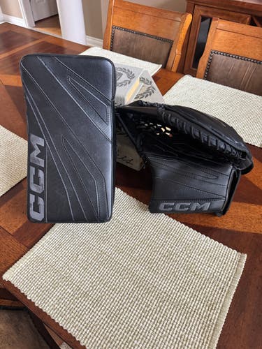 CCM EFlex 7.9 Glove and Blocker / Regular (Used)