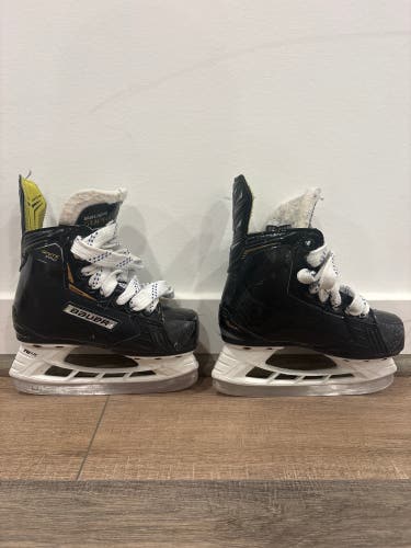 Bauer Supreme Ignite Pro Youth Hockey Skates Regular Width 11 (Used)