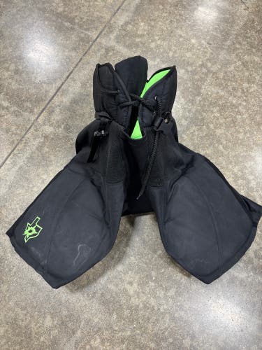 Black Senior Large Dallas Stars Hockey Pants (Used)