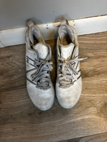 White Men's Size M 7.0 (W 8.0) Youth New Balance Freeze Low Top Turf Cleats (Used)