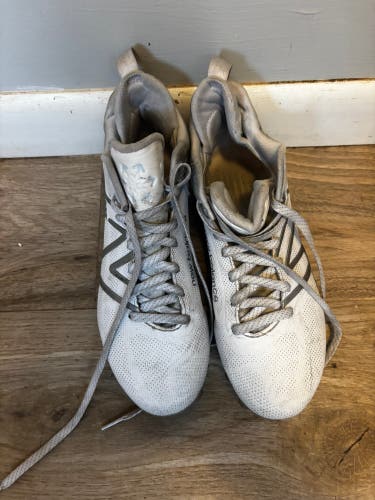 White Men's Size M 9.5 (W 10.5) Youth New Balance Freeze Low Top Turf Cleats (Used)
