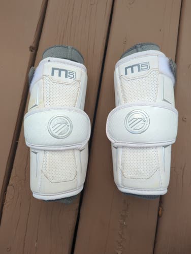 White Medium Adult Maverik M5 Arm Pads (Used)