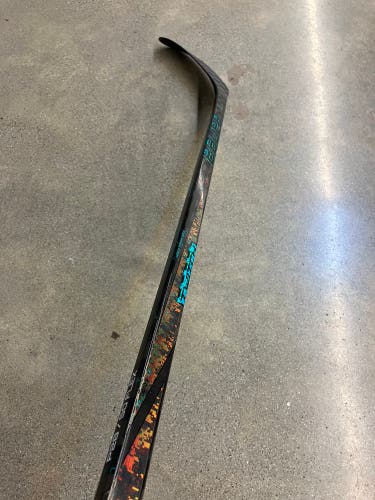 Junior Bauer Twitch Hockey Stick Right Handed P28 50 Flex (Used)
