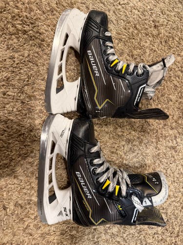 2024 Bauer Supreme M40 Hockey Skates Regular Width Size 1 (Used)