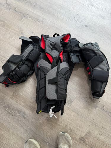 Medium Bauer Vapor Hyperlite Goalie Chest Protector (Used)
