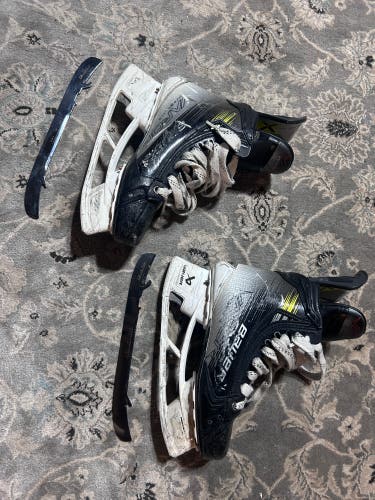 2023 Bauer Vapor Hyperlite 2 Hockey Skates Narrow Width 6.5 (Used)