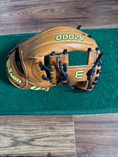 2021 Wilson A2000 RH Infield Baseball Glove 12.25" (Used)