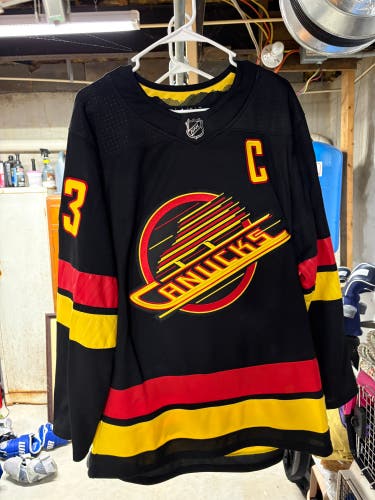Adidas Authentic Vancouver Canucks Alternate Jersey Quinn Hughes 43 (Used)