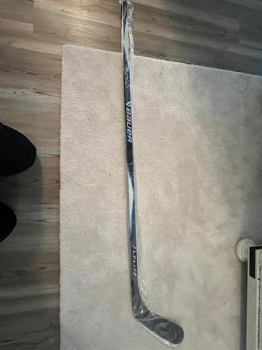 Intermediate Bauer Vapor Flylite Left Hand Hockey Stick P92 55 Flex (New)