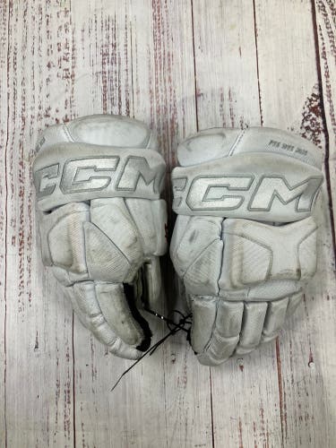White Junior CCM HG95C Peewee Quebec Gloves 11" Pro Stock (Used)
