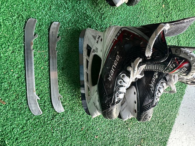 2025 Bauer Vapor Fly40 Hockey Skates Size 3 (Used)