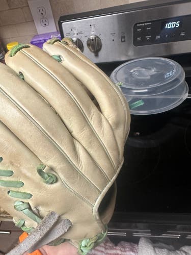 44 Pro Pro model RH Pitcher's Baseball Glove 11.5" (Used)