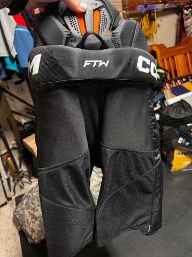 Women's Senior Medium CCM JetSpeed FTW Hockey Pants (New)