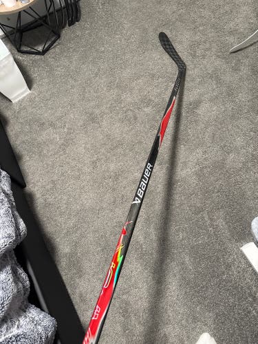 Senior Bauer Vapor Flylite Left Hand Hockey Stick P28 77 Flex (New)