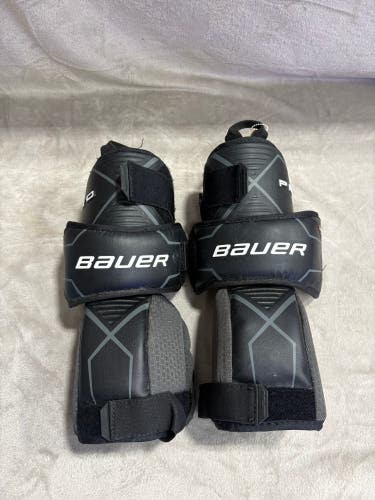 Intermediate Bauer Vapor Flypro Shin Pads 14" (Used)