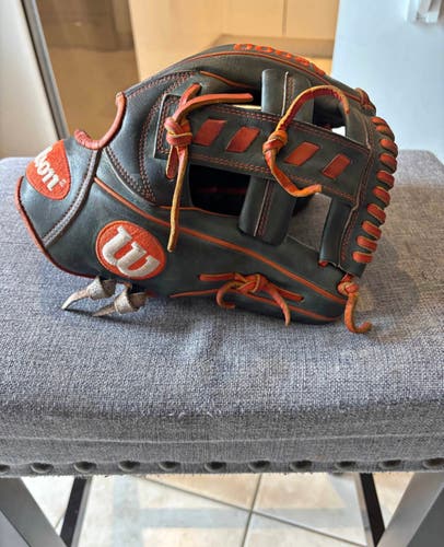 Wilson A2000 RH Outfield Baseball Glove 11.5" (Used)