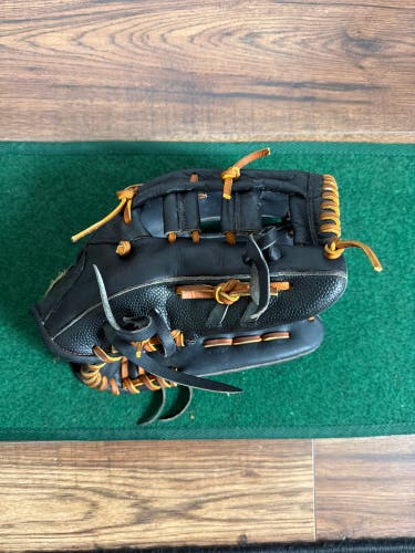Wilson Staff RH Outfield Baseball Glove 12.5" (Used)