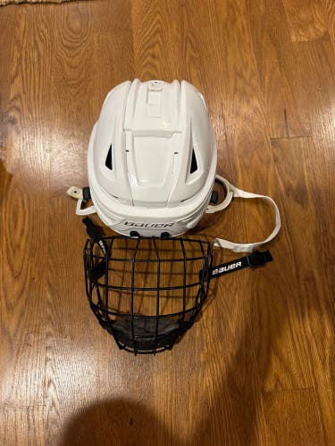 Small Bauer Re-Akt 150 Helmet (Used)