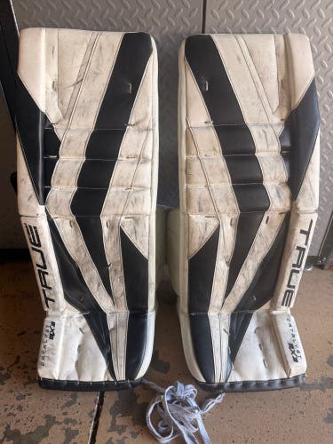 33" 2024 True Catalyst 9X3 Goalie Leg Pads (Used)