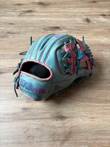 Wilson A2000 RH Infield Baseball Glove 11.5" (Used)