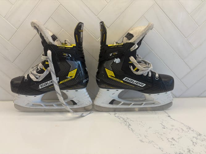 2022 Bauer Supreme M4 Hockey Skates Extra Wide Width Size 2 (Used)