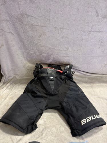 Black Senior Medium Bauer Vapor Hyperlite Hockey Pants (Used)