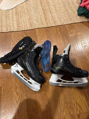 2024 Bauer Supreme M40 Hockey Skates 7 with Aetrex Insoles Fit B + Elite Hockey Skate Guards (Used)