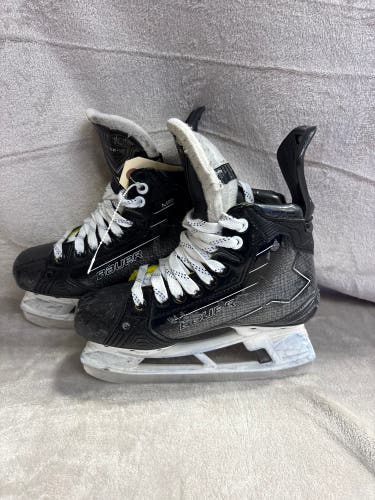 Junior Bauer Supreme M50 Pro Hockey Skates Regular Width Size 3.5 (Used)