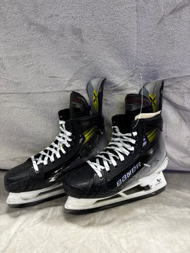 Senior Bauer Vapor Hyperlite 2 Hockey Skates 10 (Used)