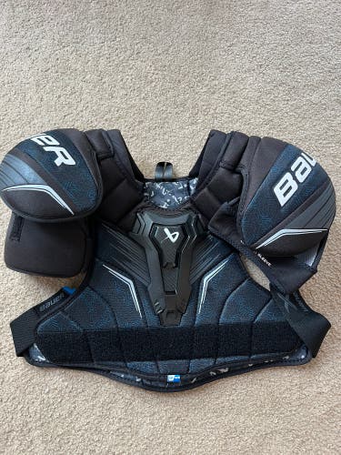 Men's Medium Senior Bauer X Shoulder Pads (Used)