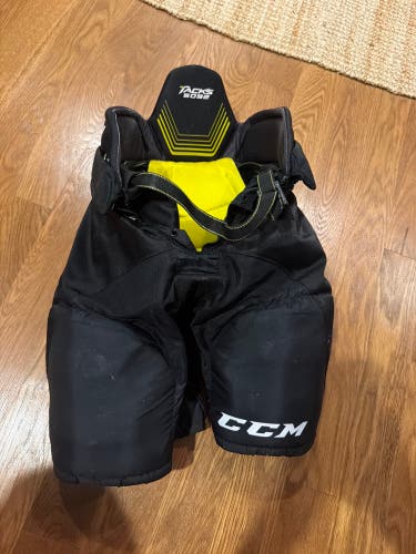 Junior Medium CCM Tacks 5092 Hockey Pants (Used)