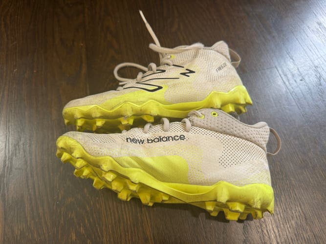 Yellow Unisex 3Y (Big Kids / Youth) Youth New Balance Freeze Mid Top Turf Cleats (Used)