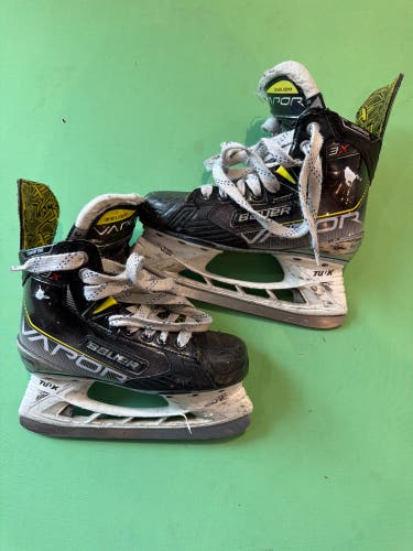 Junior Bauer Vapor 3X Hockey Skates Regular Width Size 3 (Used)