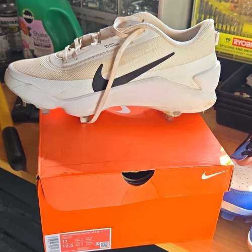 nike diamond showcase metal cleats/White/Black US Size 11 Medium (D, M)
