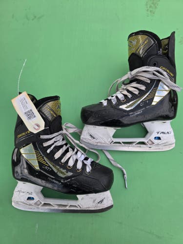 Junior True Catalyst 7 Hockey Skates Regular Width Size 2.5